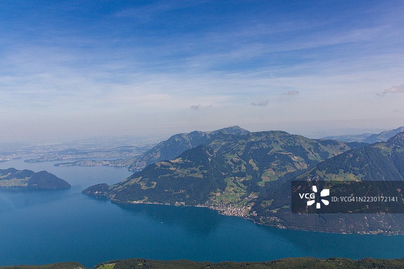 瑞士卢塞恩湖及周围山脉的鸟瞰图，尼德包恩库尔姆，瑞士图片素材