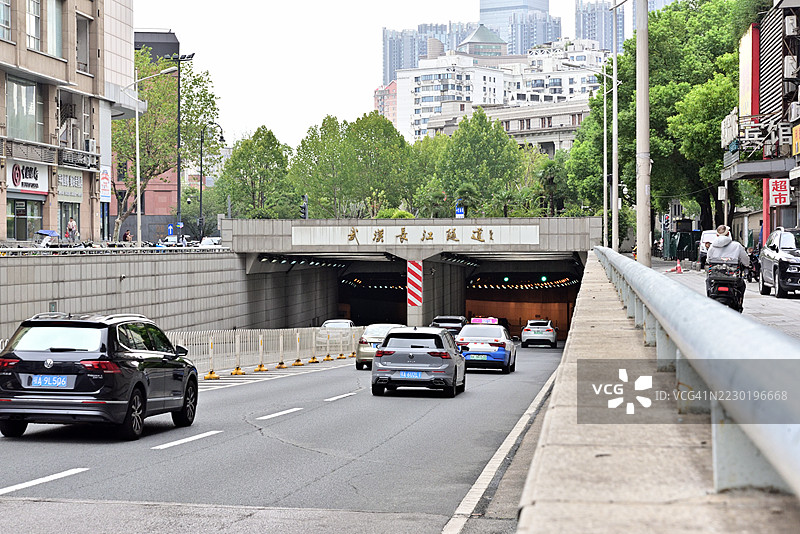 武汉长江隧道入口图片素材