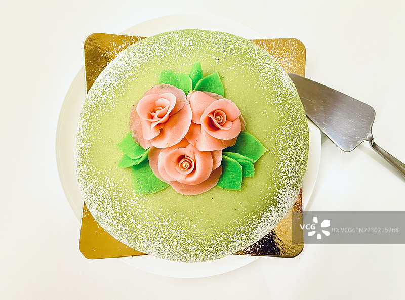 享受公主蛋糕作为零食时间。图片素材