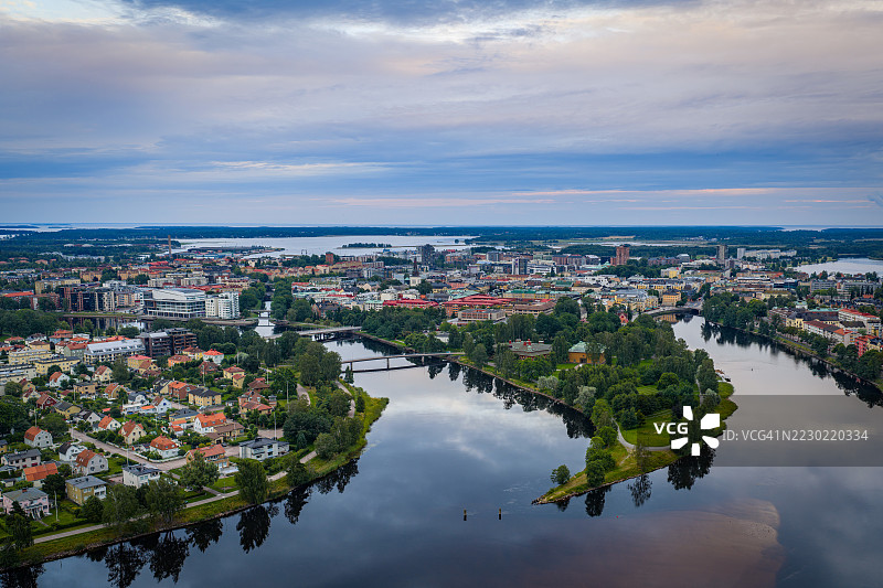 瑞典卡尔斯塔德的沙根德苏登和克拉拉尔文河的鸟瞰图图片素材
