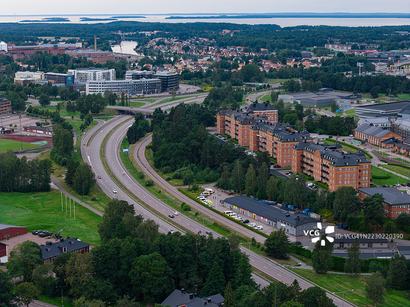 卡尔斯塔德市的鸟瞰图，背景是道路和瓦尔纳湖。图片素材