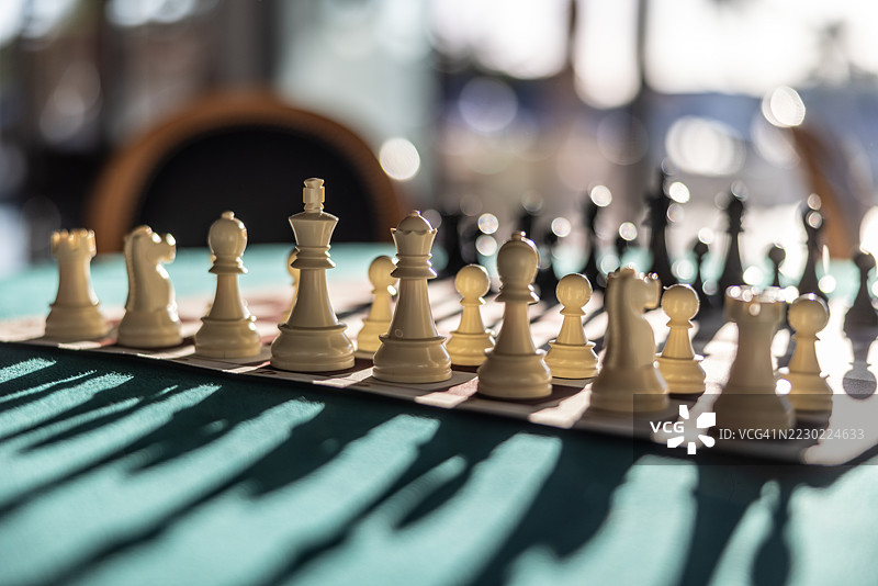 国际象棋棋子在棋局开始时的排列图片素材