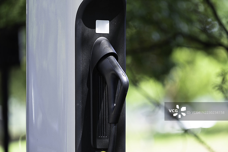 城市中的电动车充电站图片素材