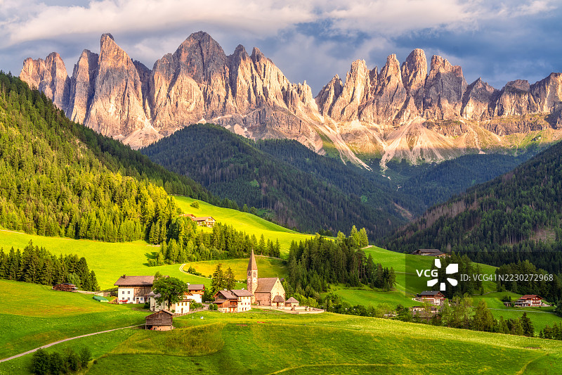 意大利多洛米蒂阿尔卑斯的富尼斯山谷图片素材