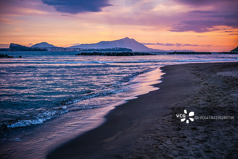 米塞诺海滩日落时的景色图片素材