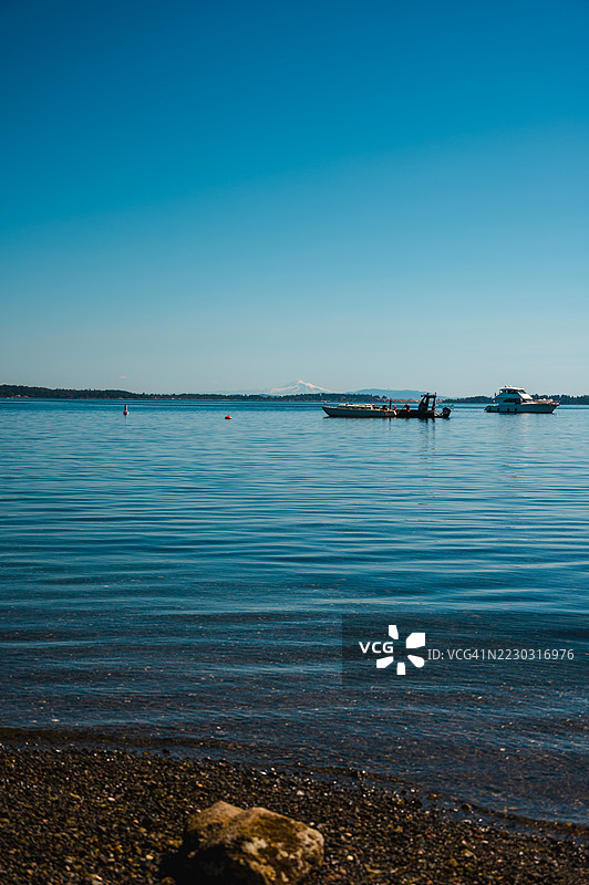水手们在准备船只。温哥华岛的米尔湾图片素材
