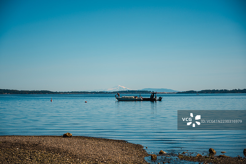 水手们在准备船只。温哥华岛的米尔湾图片素材