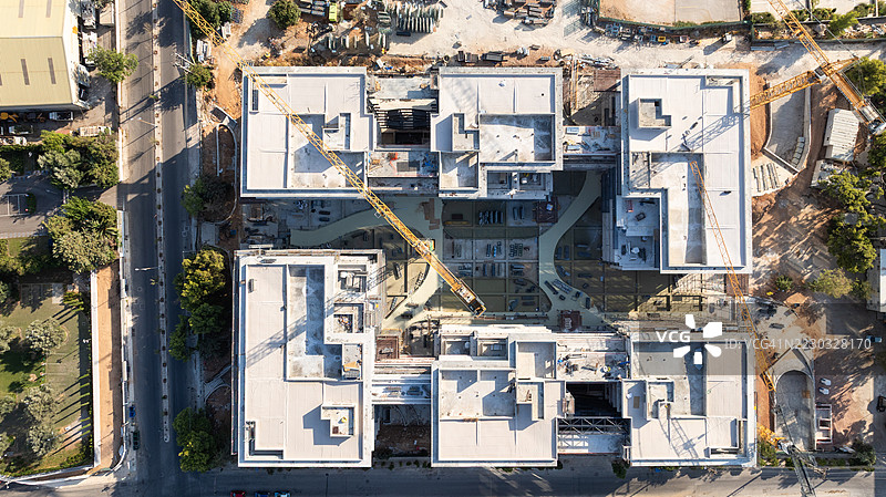 正在建设中的办公大楼的鸟瞰图图片素材