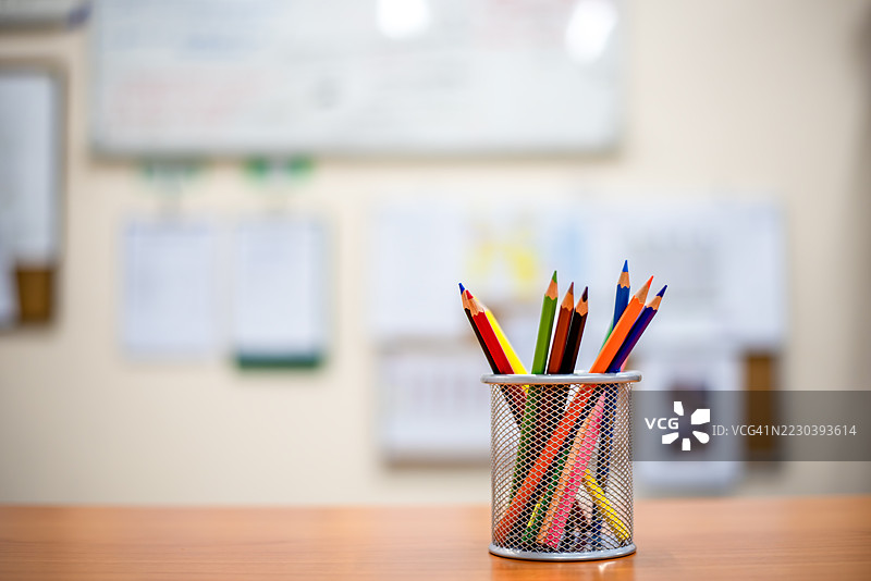 办公室里必不可少的工具是铅笔。图片素材