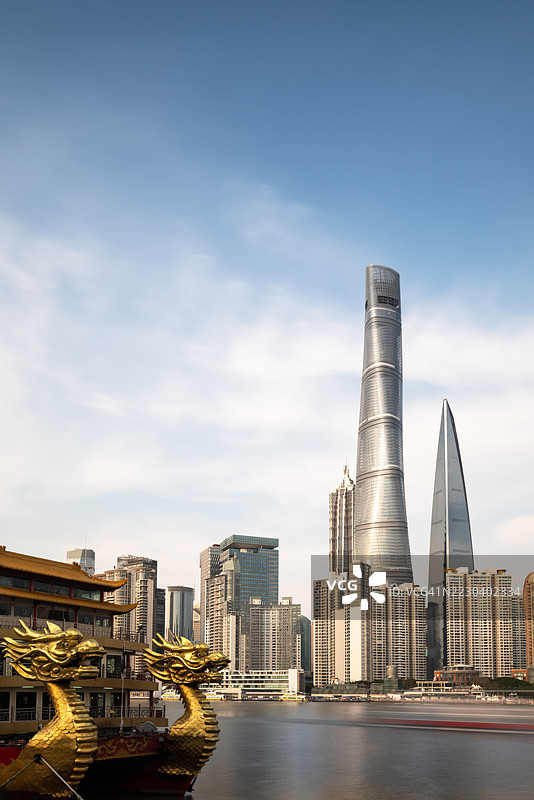 中国上海的城市天际线和城市风景。图片素材