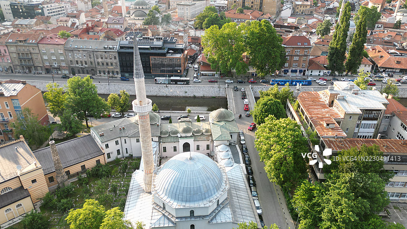 萨拉热窝，一座波斯尼亚和黑塞哥维那的首都，部分地区的鸟瞰图。图片素材