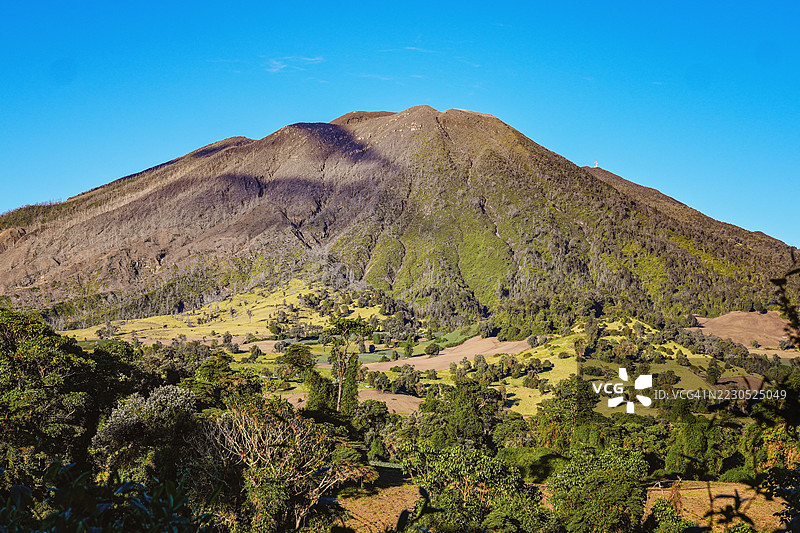 哥斯达黎加的山脉和火山景观图片素材
