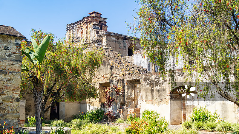 阳光照耀下的危地马拉安提瓜圣弗朗西斯科教堂遗址图片素材