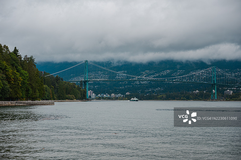 远处的狮门大桥图片素材