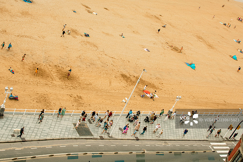 从空中俯瞰的沿海城市图片素材