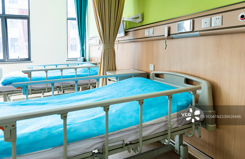 现代医院病房，配有床位图片素材