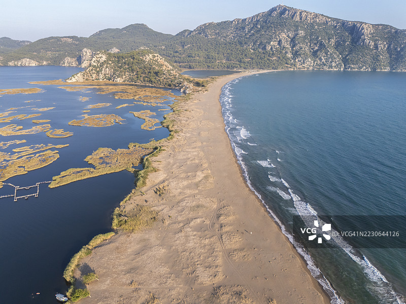 土耳其伊兹图祖海滩和达利扬的鸟瞰图。图片素材