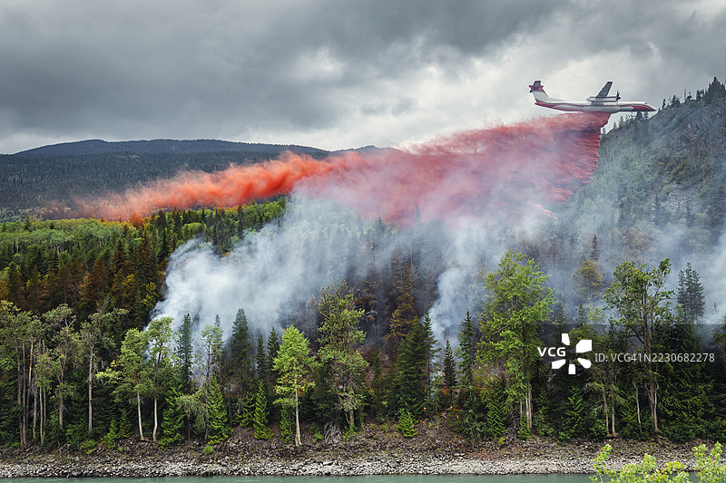 北不列颠哥伦比亚省的飞机消防员图片素材