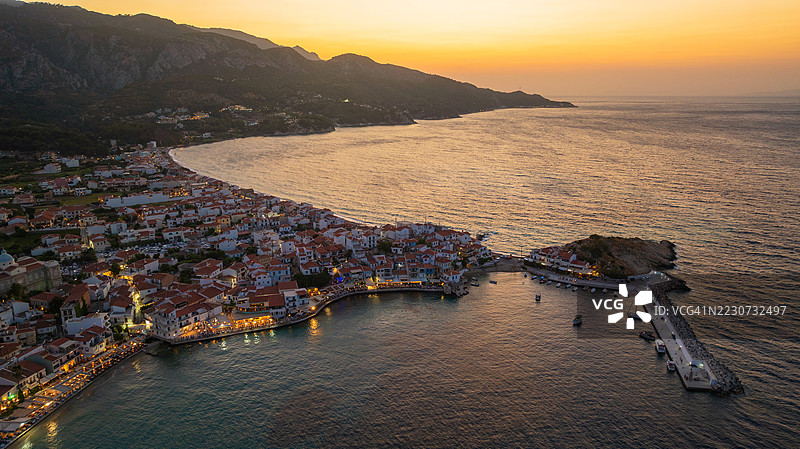 黄昏时分的萨摩斯岛科卡里鸟瞰图图片素材