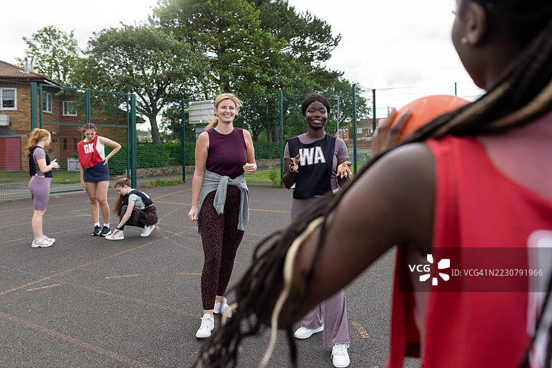 网球传球练习图片素材