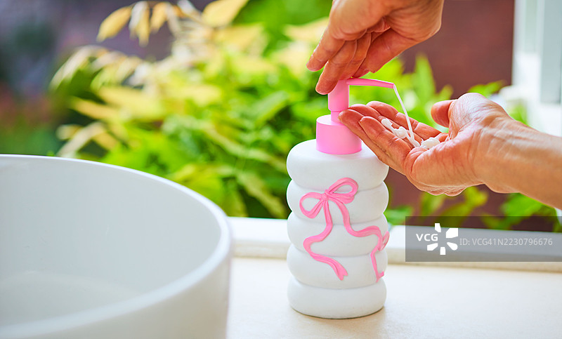 手部和面部护肤霜。图片素材