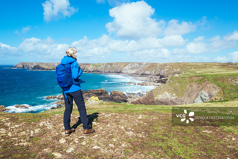 康沃尔郡，英国的蜥蜴角至基南斯湾沿海步道图片素材