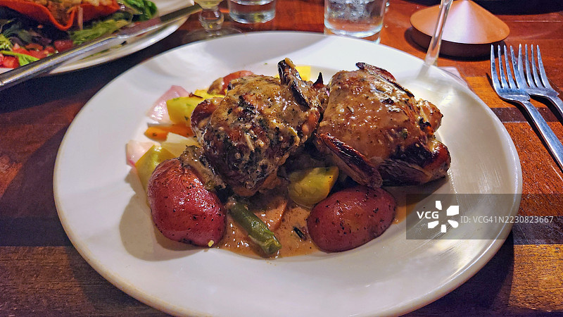 在圣安东尼奥餐厅供应的德克萨斯鹌鹑图片素材