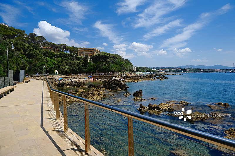 卡斯蒂廖内切洛海滨长廊与海景图片素材