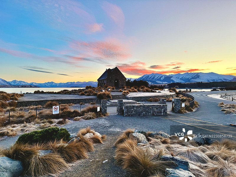 新西兰特卡波湖的好牧人教堂的黎明图片素材