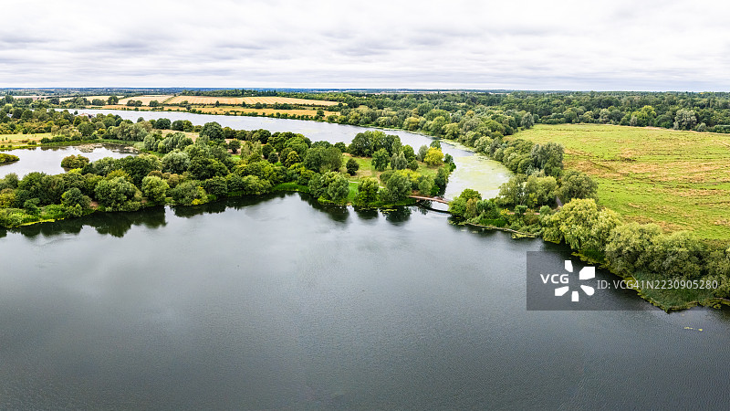 费里梅多斯的柳树桥图片素材