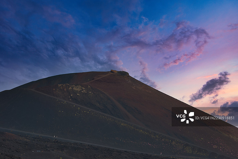 通往火山口的道路图片素材