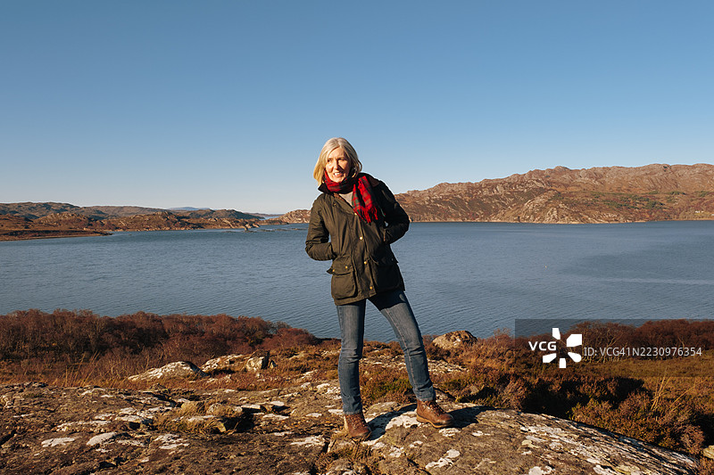 在苏格兰韦斯特罗斯的托里登湖上方的荒野中放松身心图片素材