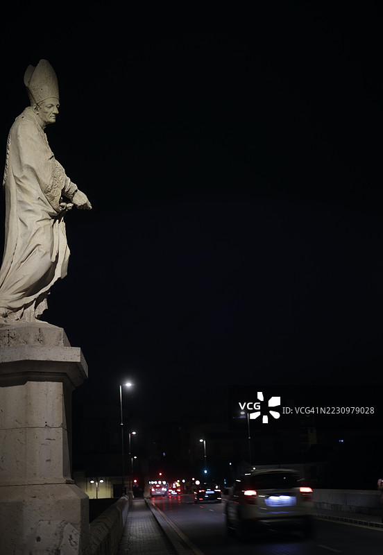 夜间的道路图片素材