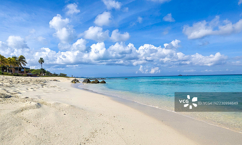 阿拉希海滩，阿鲁巴，2025年8月图片素材