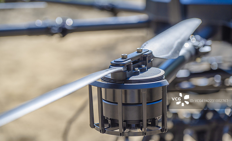 无人机螺旋桨特写，准备起飞图片素材