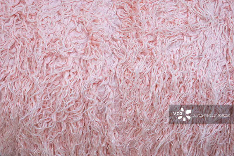 柔和优雅：梦幻般的粉色蓬松面料特写图片素材