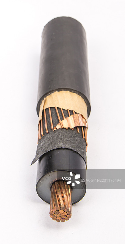 工业电缆的横截面特写，背景为白色图片素材
