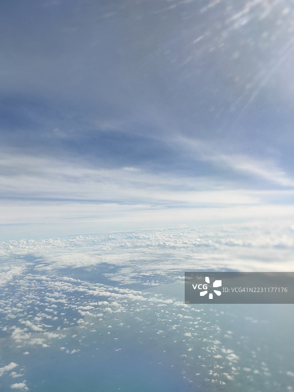 从高空俯瞰印尼的云层和天空图片素材