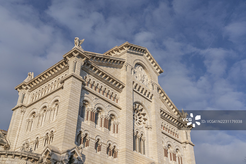 摩纳哥大教堂在阳光下图片素材