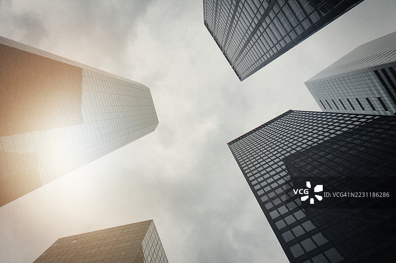 纽约市曼哈顿的玻璃和钢铁高层办公楼图片素材