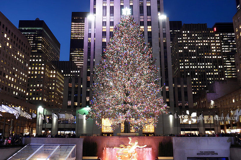 洛克菲勒中心圣诞树图片素材