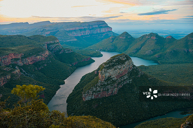 布莱德河峡谷日落时的美丽景色图片素材