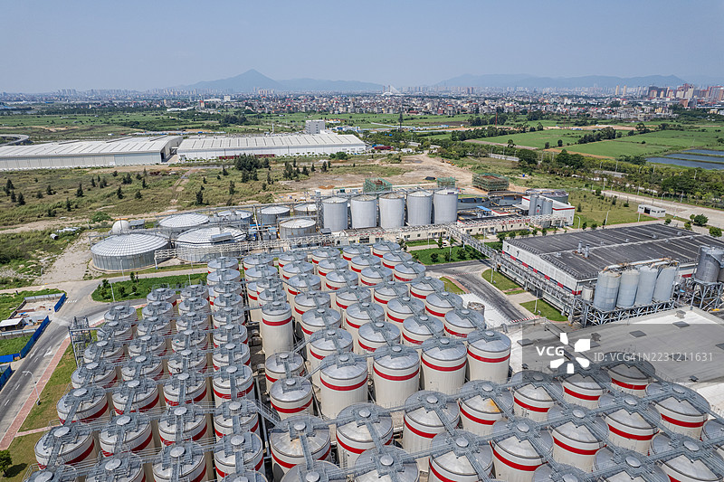 俯瞰酿酒厂的储罐图片素材