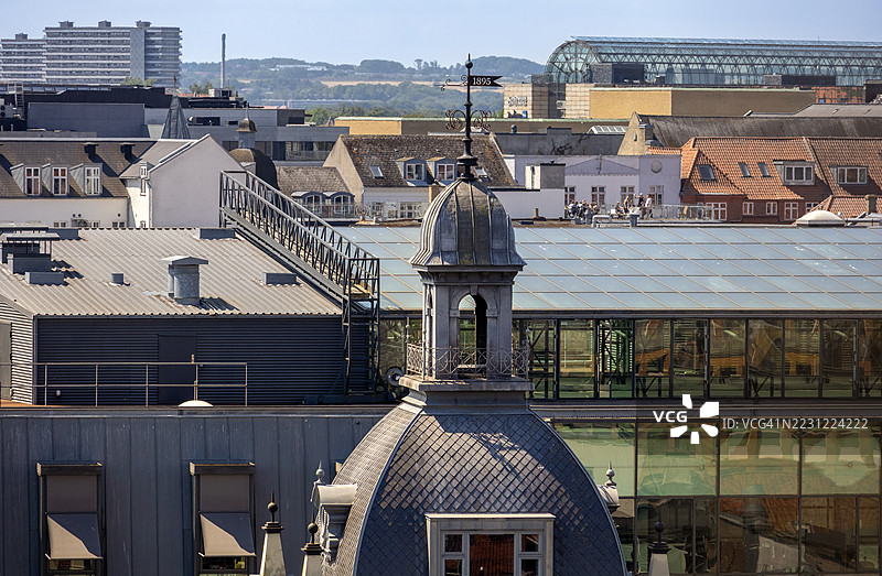丹麦奥胡斯的罗梅尔豪斯及周围建筑俯瞰图图片素材