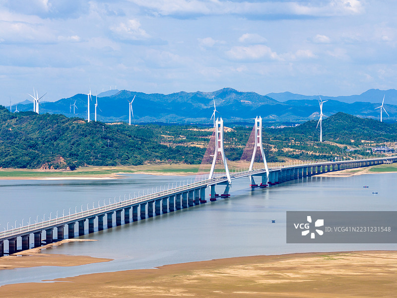 山顶风电场的无人机/航空图像图片素材