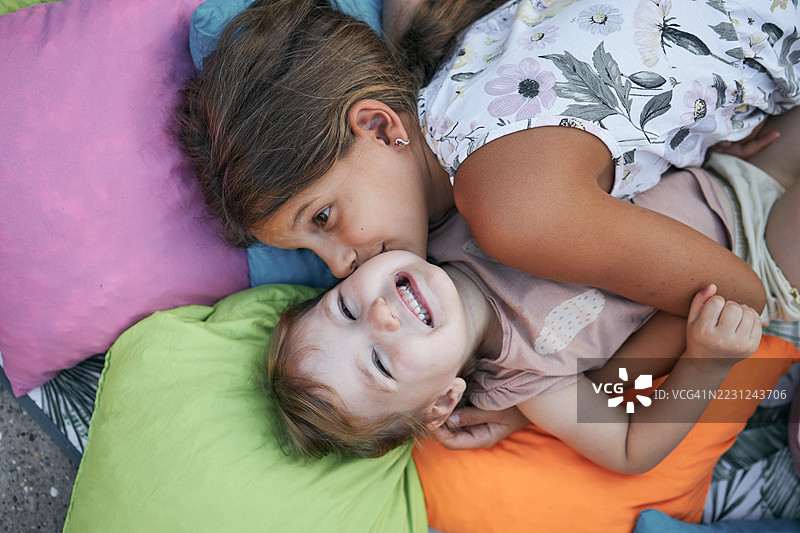 快乐微笑的孩子们图片素材