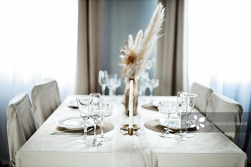 美丽的客厅桌面布置与装饰图片素材