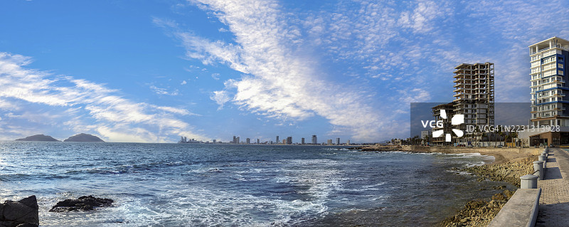 马萨特兰海滨长廊，埃尔马雷孔，拥有海洋观景点、旅游海滩和迷人风景图片素材