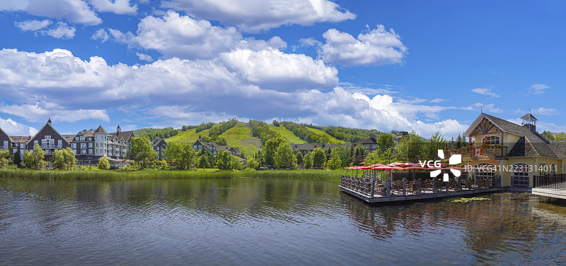 蓝山夏季和滑雪度假胜地，位于安大略省科林伍德蓝山，靠近乔治亚湾图片素材