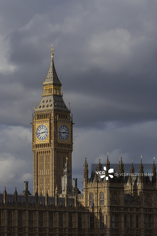 伦敦议会大厦（威斯敏斯特宫）的伊丽莎白塔（大本钟）钟楼，英格兰，英国伦敦市图片素材